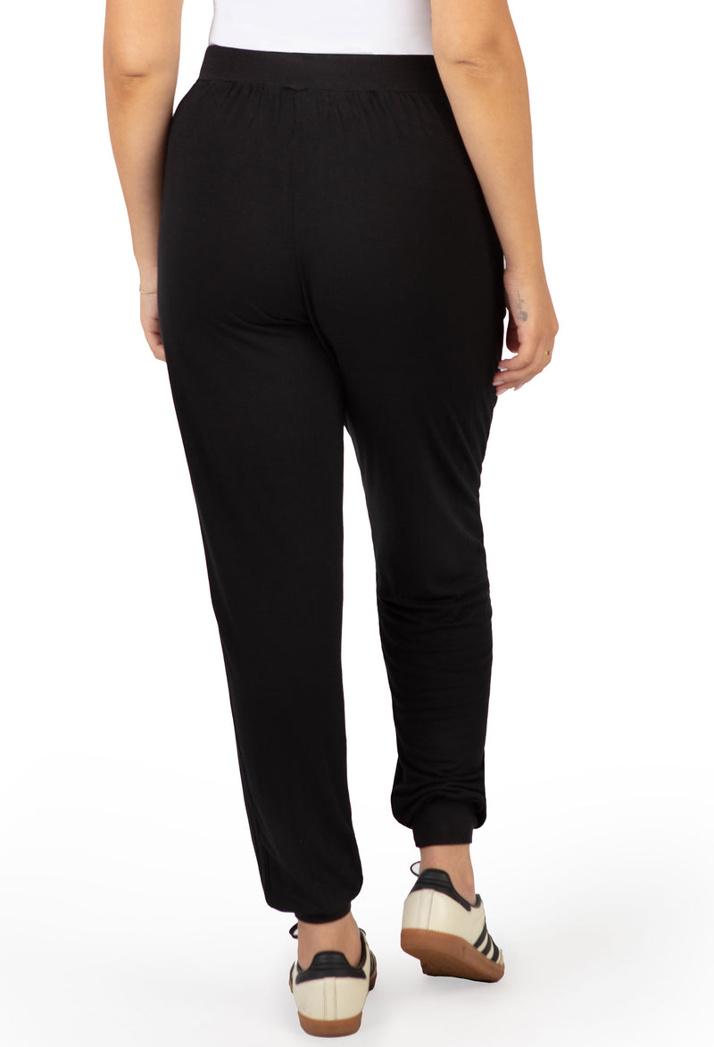 Wrinkle-free black bamboo pants, ideal for long flights and casual outings