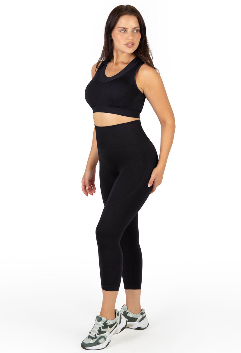 Sports Bra - Triple-layer Support Racer & High Waist 3/4 Capri Leggings